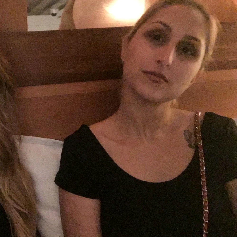 Meet your Posher, Danielle